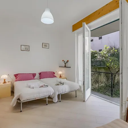Casa Adelina, Center Apartment With Private Garden - Happy Rentals Lejlighed *