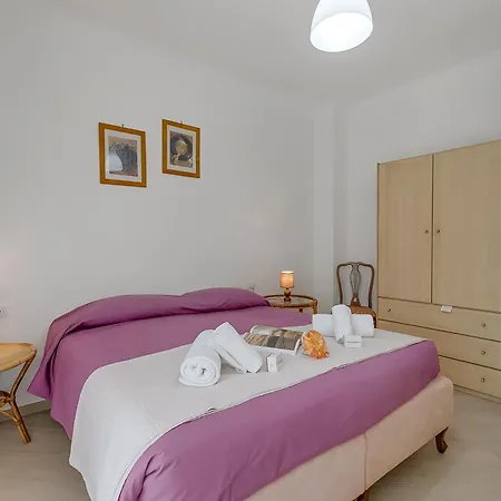 Lejlighed Casa Adelina, Center Apartment With Private Garden - Happy Rentals