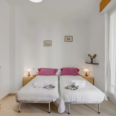 Casa Adelina, Center Apartment With Private Garden - Happy Rentals Lejlighed Stresa