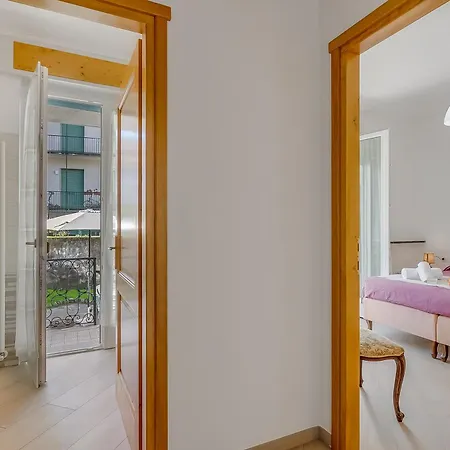 Casa Adelina, Center Apartment With Private Garden - Happy Rentals Stresa
