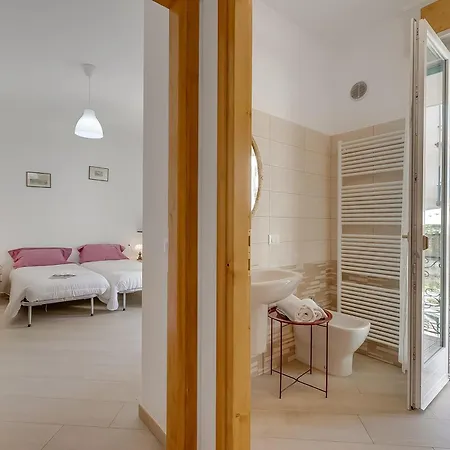Casa Adelina, Center Apartment With Private Garden - Happy Rentals Lejlighed *