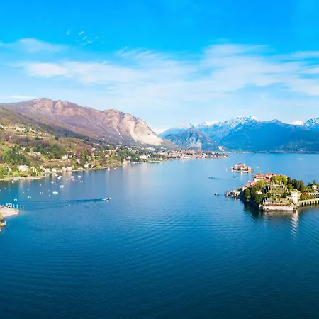 Casa Adelina, Center Apartment With Private Garden - Happy Rentals * Stresa