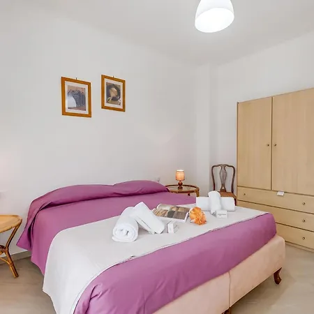 Casa Adelina, Center With Private Garden - Happy Appartement